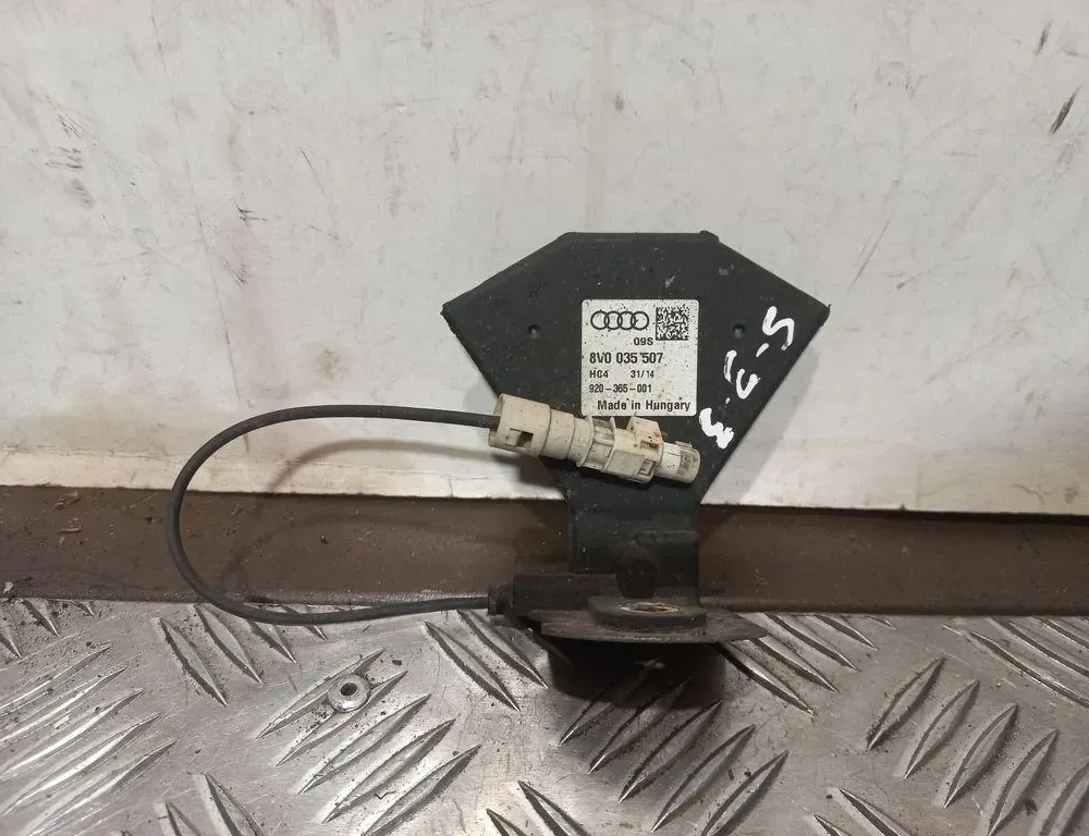 AUDI A3 8V (2012-2020) Bootlid Antenna Amplifier 8V0035507 33485703