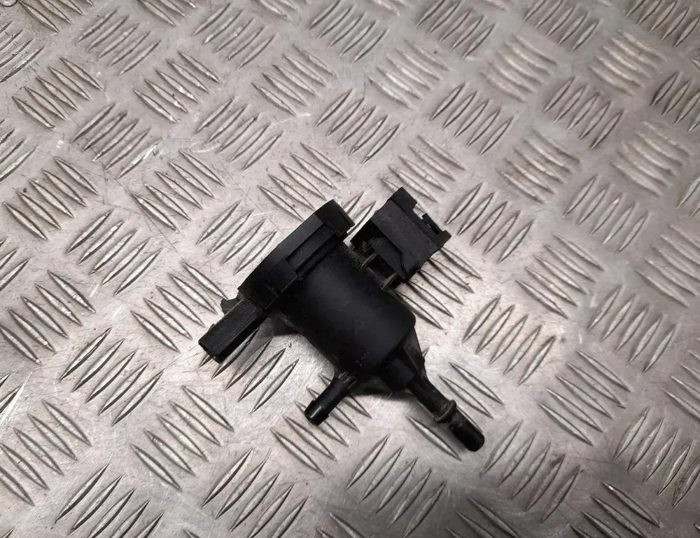 MERCEDES-BENZ GL-Class X166 (2012-2015) Вакуумный клапан A0014760532 33486363