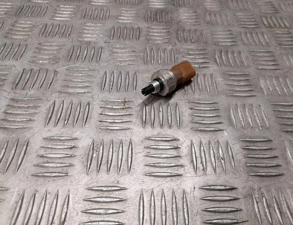 TESLA Model 3 1 generation (2017-2024) Датчик давления кондиционера 2199A,2CP811 33486717