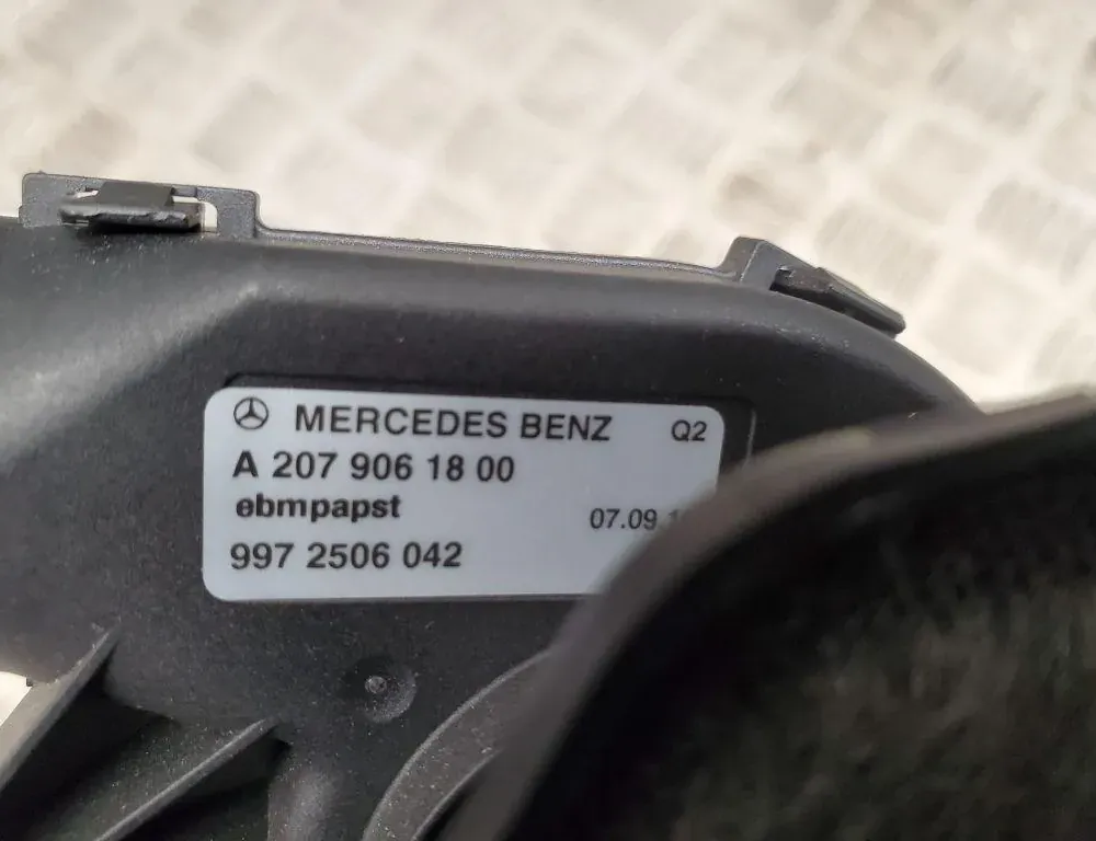 MERCEDES-BENZ E-Class W212/S212/C207/A207 (2009-2016) Engine Control Unit Fan A2079061800 33488668