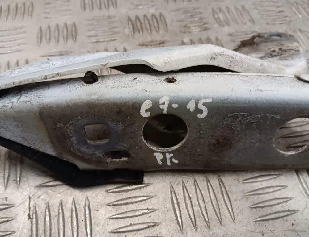 AUDI A6 C6/4F (2004-2011) Front Left Bonnet Hinge 4G8823301E 33489345