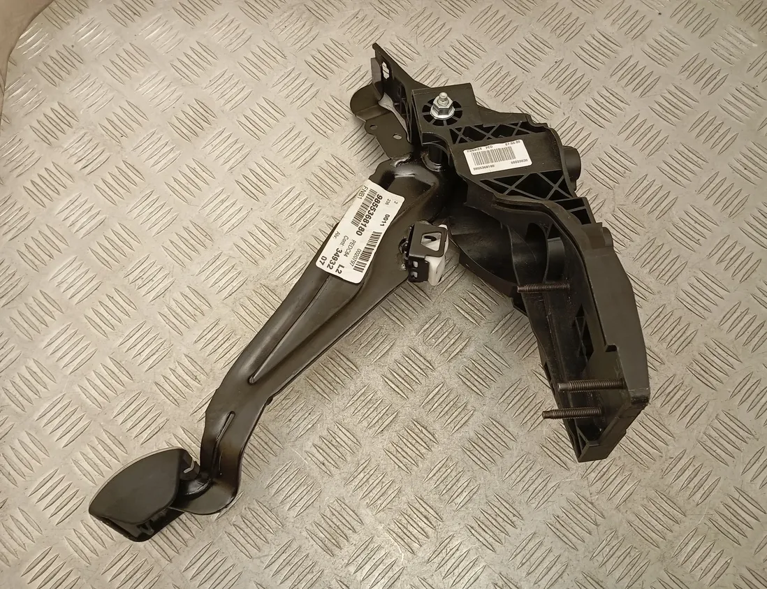 PEUGEOT 5008 2 generation (2017-2020) Педаль тормоза 9824805180,980799458000,P1002572 33587000