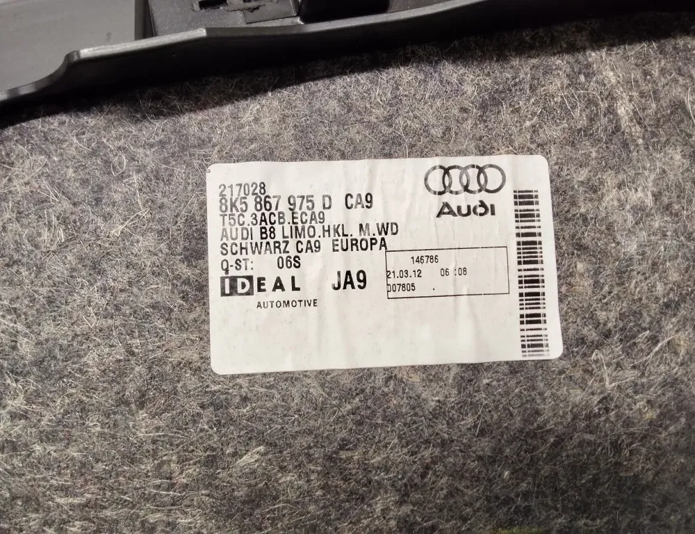 AUDI A4 B8/8K (2011-2016) Обивка крышки багажника 8K5867975D 34358481