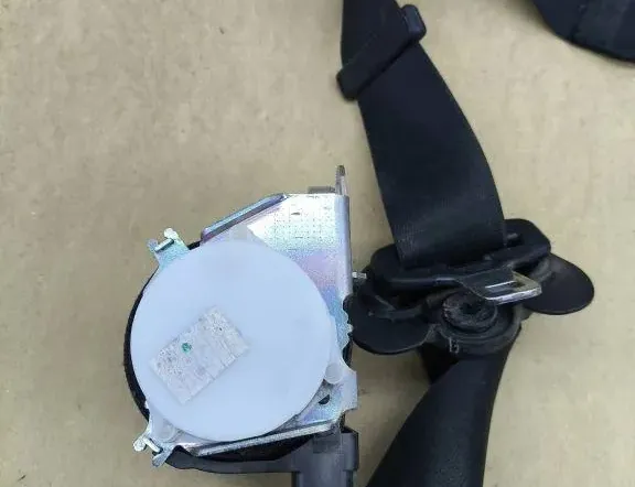 BMW 3 Series E90/E91/E92/E93 (2004-2013) Priekšējā kreisā drošības josta 33059849 33112747