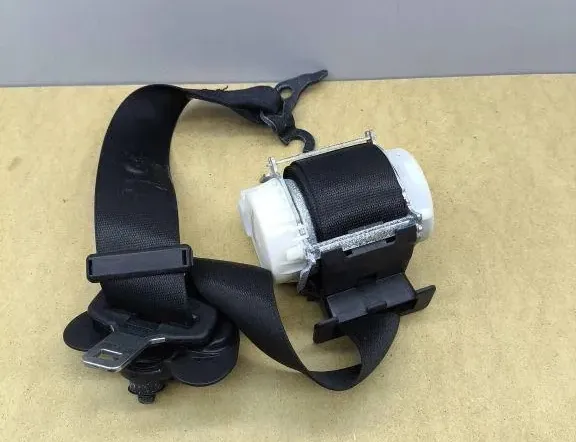 BMW 3 Series E90/E91/E92/E93 (2004-2013) Front Left Seatbelt 33059848 33112748