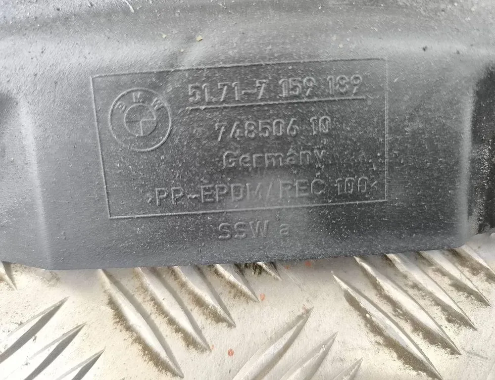 BMW 3 Series E90/E91/E92/E93 (2004-2013) Priekšējais kreisais paspārnis 74850610 33114892