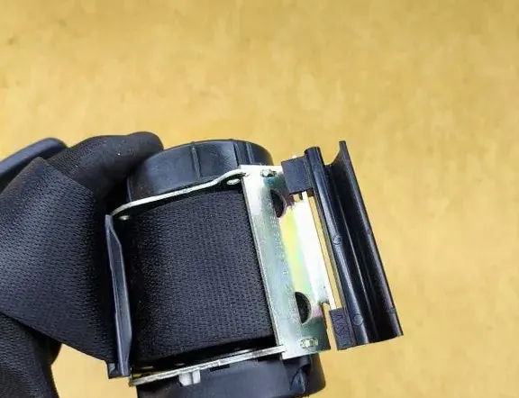 BMW 3 Series E90/E91/E92/E93 (2004-2013) Aizmugurējā kreisā drošības josta 617531700A 33115696