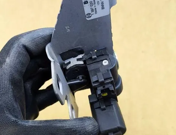 BMW 3 Series F30/F31 (2011-2020) Aizmugurējo durvju slēdzene 102135,7308831 33116071