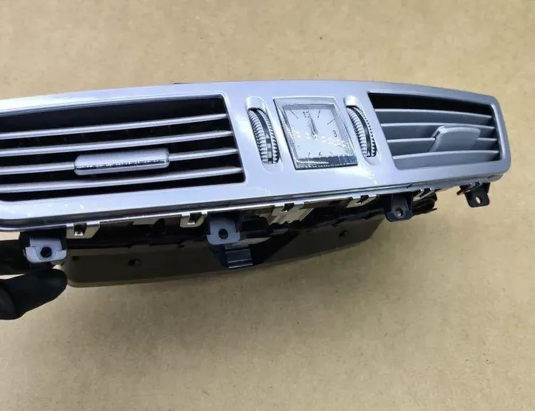 MERCEDES-BENZ S-Class W221 (2005-2013) Вентиляционные отверстия центральной консоли A2218300954,05569000 33117898