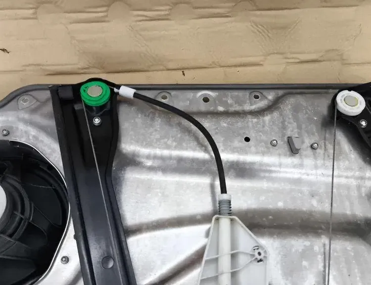 MERCEDES-BENZ C-Class W204/S204/C204 (2004-2015) Стеклоподъемник передней левой двери A2047200279 33118539