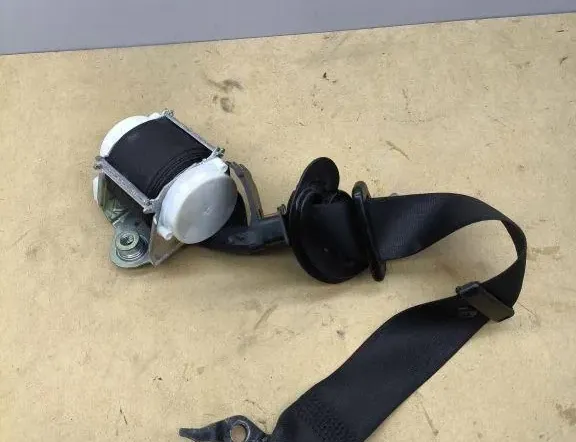 BMW 3 Series E90/E91/E92/E93 (2004-2013) Ремень безопасности передний правый 34073017B,OWY346 33133590