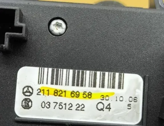 MERCEDES-BENZ E-Class W211/S211 (2002-2009) Parkošanās palīdzības slēdzis 2118216958 33151707