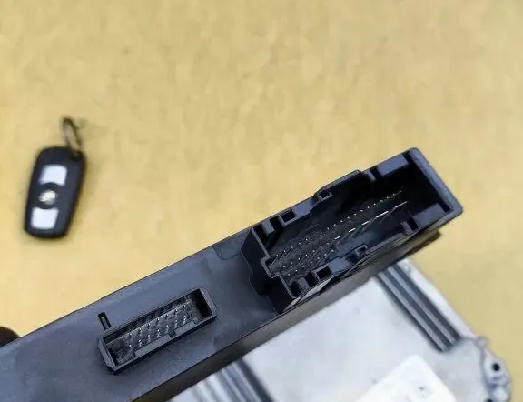 BMW 3 Series E90/E91/E92/E93 (2004-2013) Комплект зажигания 8518269,030236738 33157343