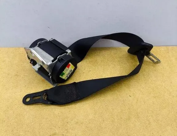 BMW 1 Series E81/E82/E87/E88 (2004-2013) Rear Right Seatbelt 9139832 33157516
