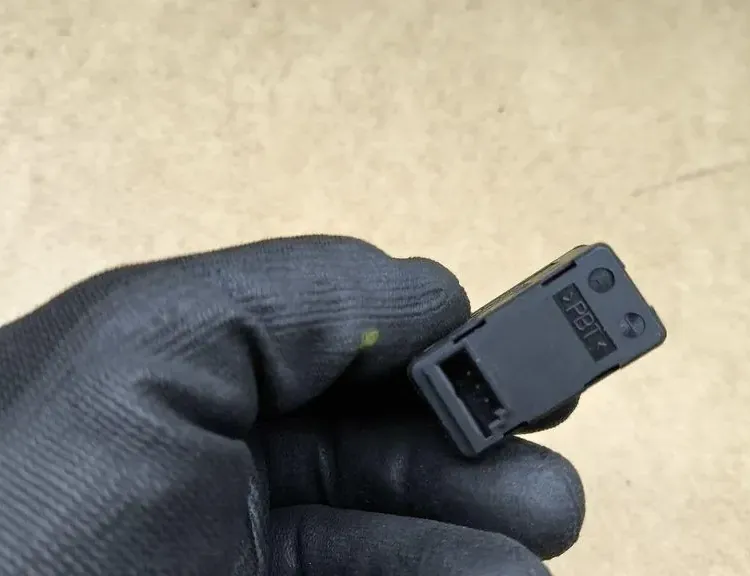 BMW 1 Series E81/E82/E87/E88 (2004-2013) Mūzikas atskaņotāja papildu savienotāji (AUX / USB) 6930561 33158156