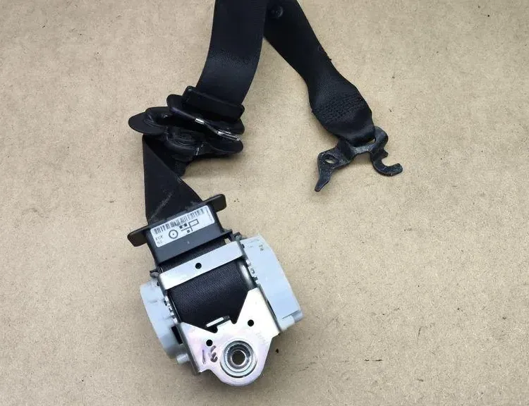 BMW 3 Series E90/E91/E92/E93 (2004-2013) Ремень безопасности передний правый 33158314