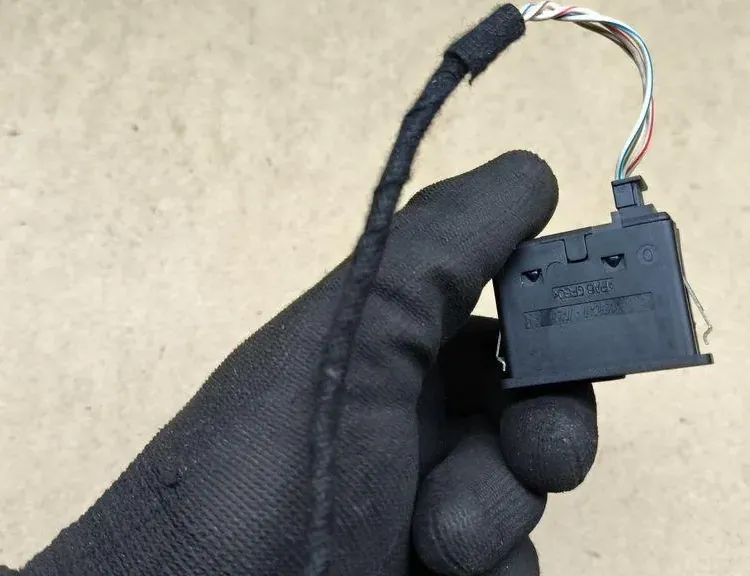 BMW 3 Series E90/E91/E92/E93 (2004-2013) Mūzikas atskaņotāja papildu savienotāji (AUX / USB) 6930561 33158324