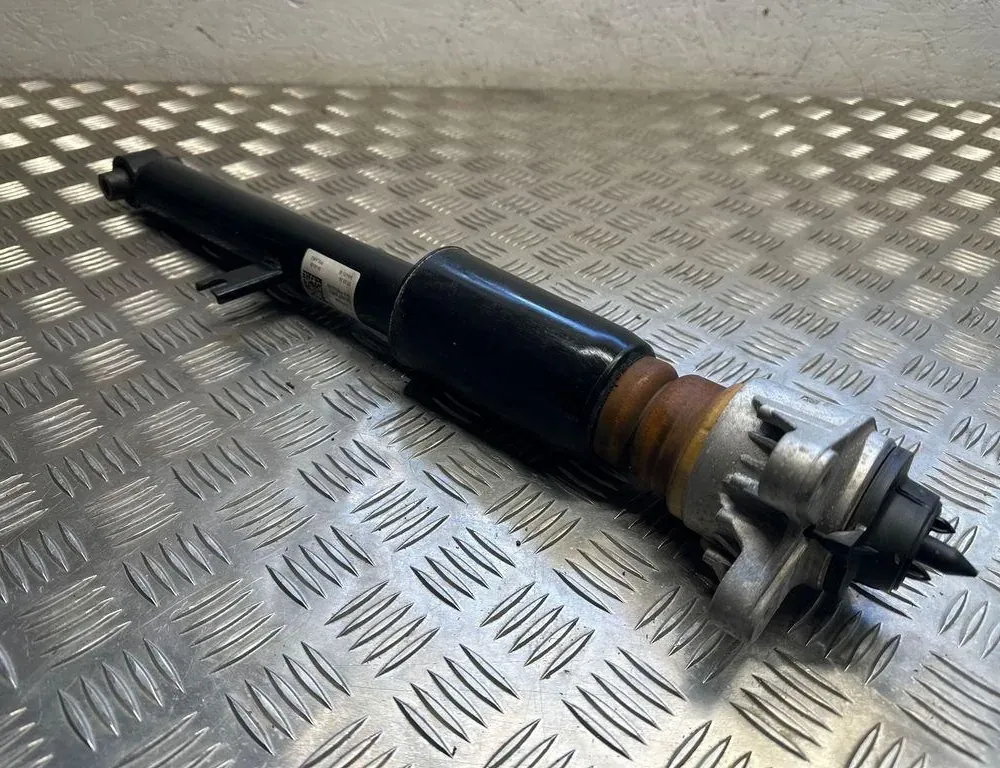 BMW 3 Series G20/G21/G28 (2018-2024) Aizmugurējais labais amortizators 22326196 33164408