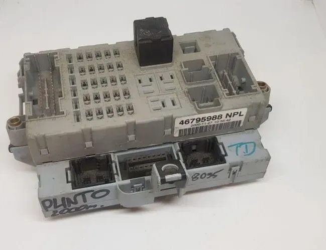 FIAT Punto 2 generation (1999-2003) Drošinātāju kārba 46795988 33842702