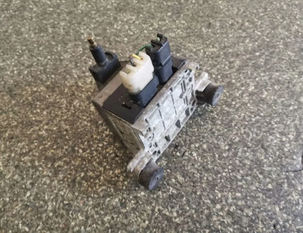 RENAULT Laguna 1 generation (1993-2001) Augstsprieguma aizdedzes spole 7700732263 33850945