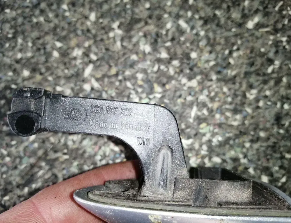 VOLKSWAGEN Passat B7 (2010-2015) Aizmugurējo kreiso durvju ārējais rokturis 3C0837205 33856034