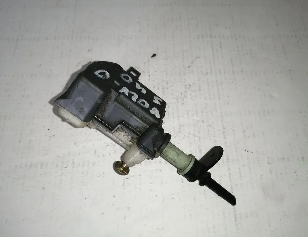 VOLVO V50 1 generation (2003-2012) Degvielas tvertnes vāciņa bloķēšana 30716226 33857484