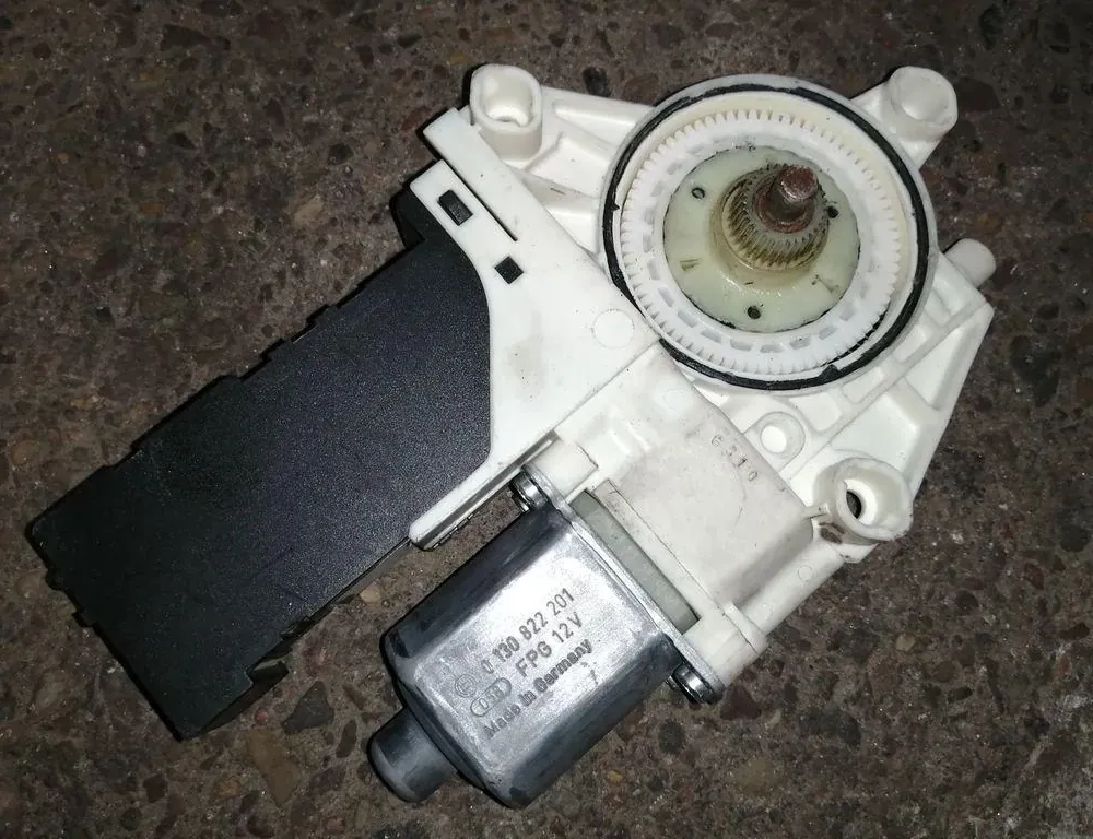 PEUGEOT 407 1 generation (2004-2010) Маторчик стеклоподъемника передней левой двери 1137328127 33859365