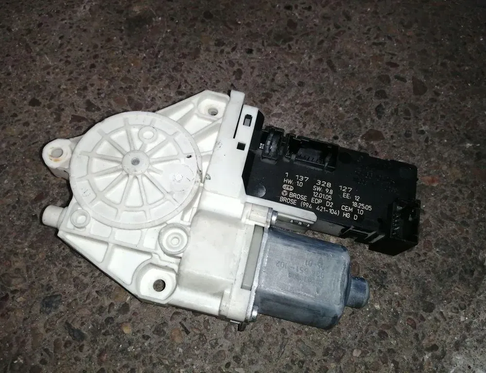 PEUGEOT 407 1 generation (2004-2010) Маторчик стеклоподъемника передней левой двери 1137328127 33859365
