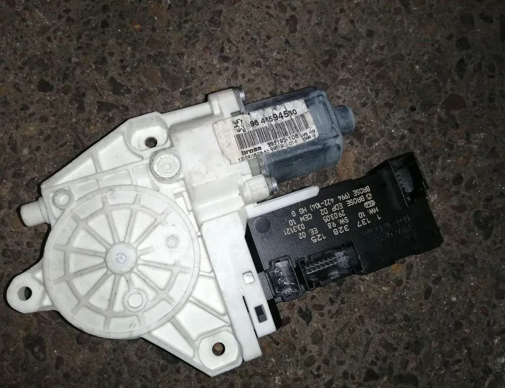 PEUGEOT 407 1 generation (2004-2010) Front Left Door Window Regulator Motor 0130822200,1137328125 33859366