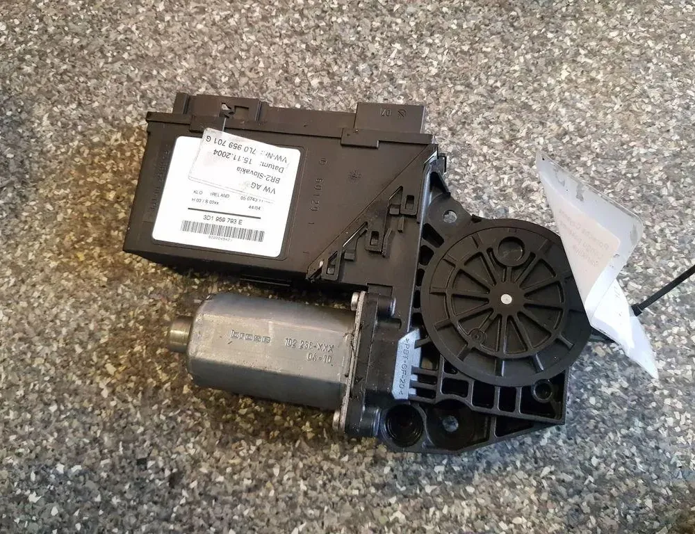 VOLKSWAGEN Touareg 1 generation (2002-2010) Маторчик стеклоподъемника передней левой двери 3D1959793E 33859612