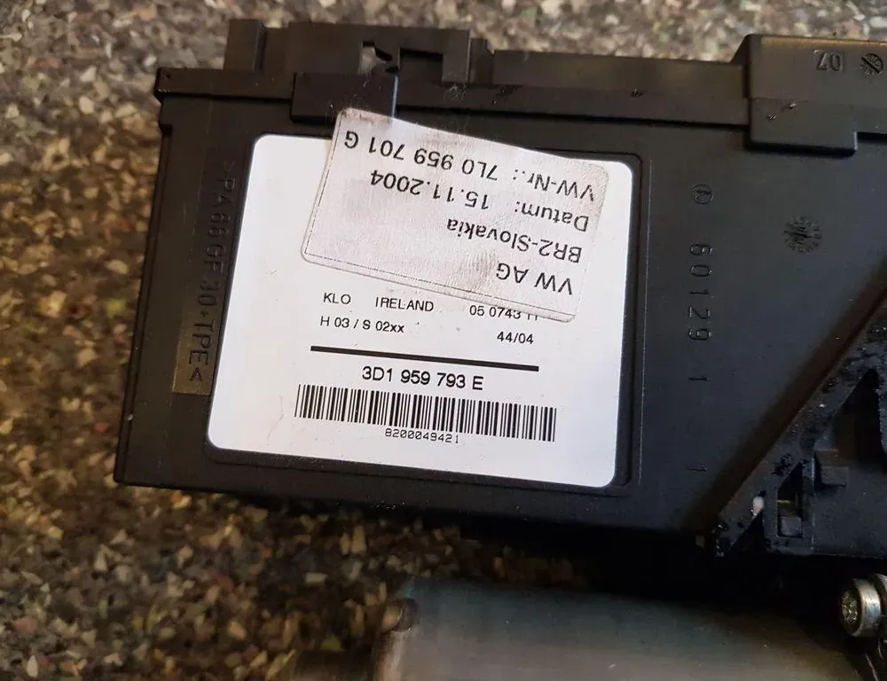 VOLKSWAGEN Touareg 1 generation (2002-2010) Маторчик стеклоподъемника передней левой двери 3D1959793E 33859612