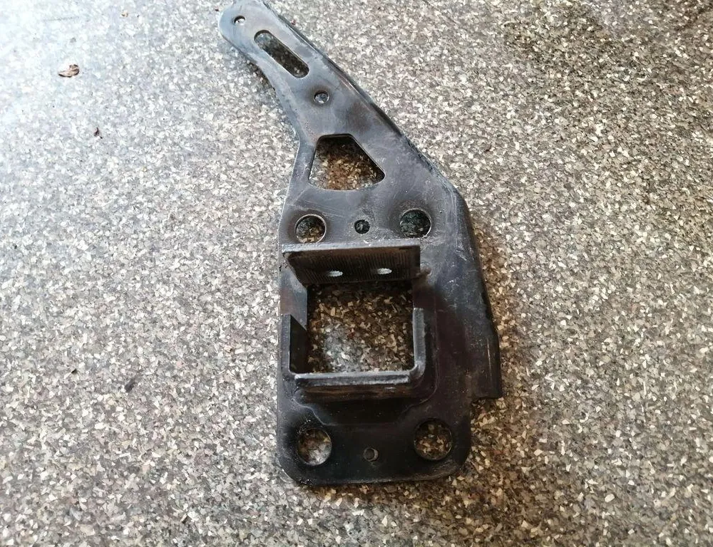 AUDI A6 C6/4F (2004-2011) Radiatoru kronšteini 4F0805500 33860195