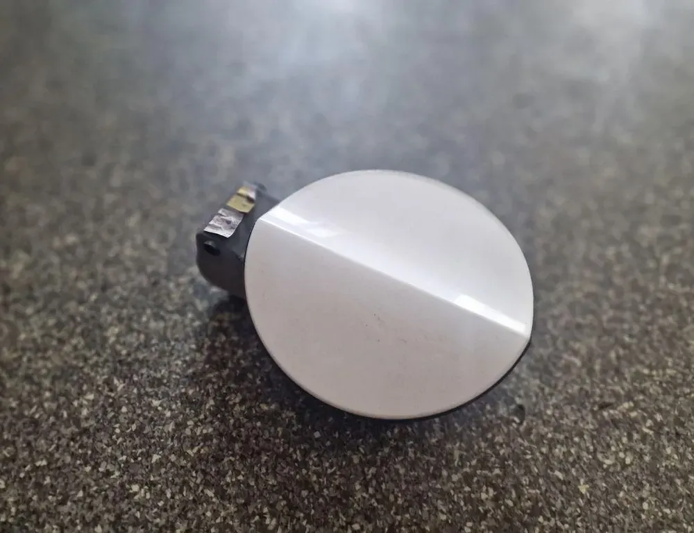 VOLKSWAGEN Passat B6 (2005-2010) Degvielas tvertnes vāciņa bloķēšana 33870092