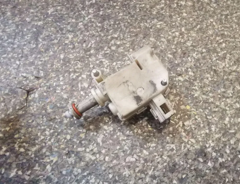 AUDI A8 D2/4D (1994-2002) Замок крышки топливного бака 4E0862150 33871540