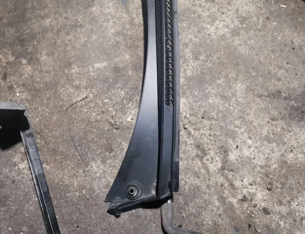 PEUGEOT 3008 2 generation (2017-2023) Priekšējā stikla tīrītāja apdare / plastmasa 9671408577 33874910