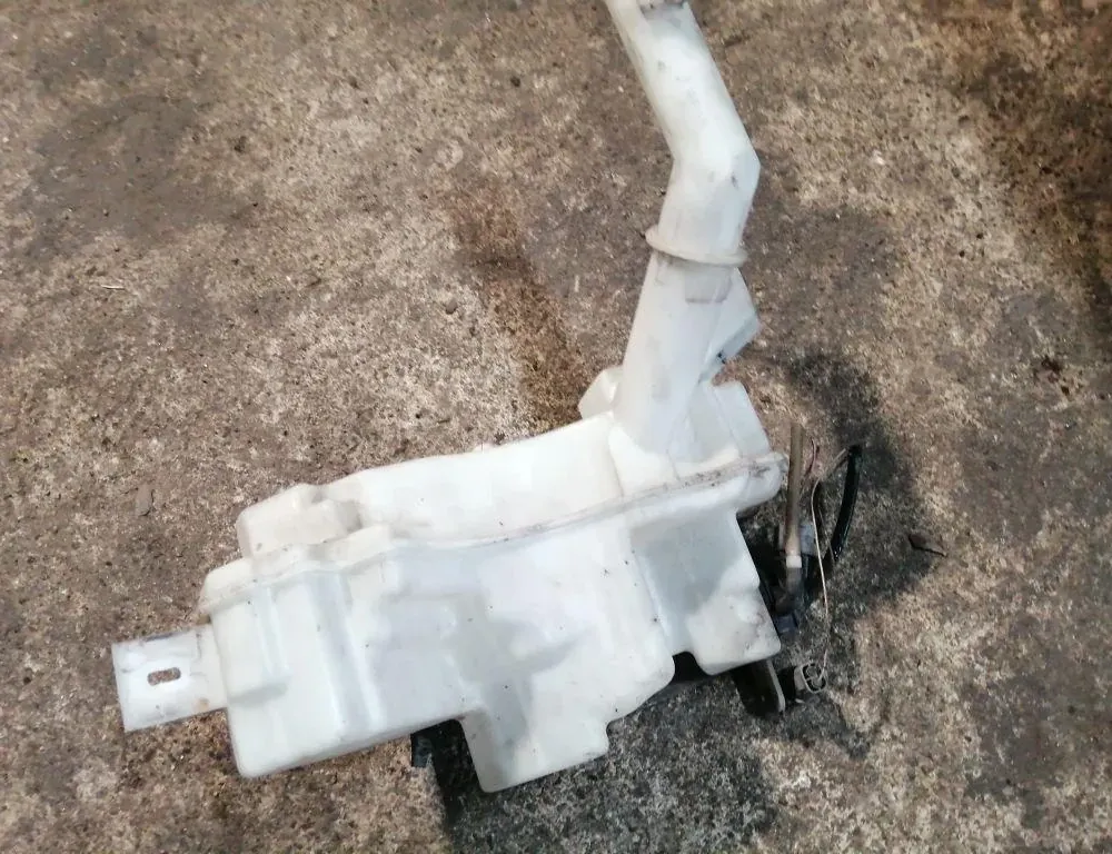 MAZDA MPV LW (1999-2006) Logu mazgāšanas tvertne 860142721 33877634