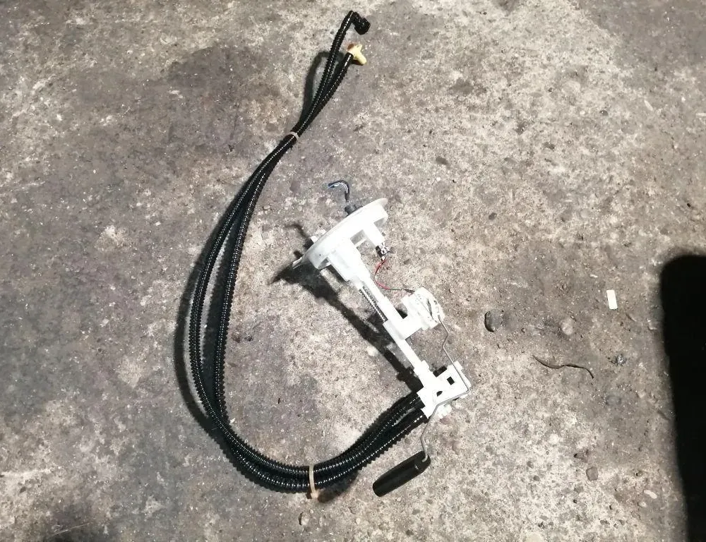 VOLKSWAGEN Tiguan 1 generation (2007-2017) Fuel level sensor 5N0919673J 33880081