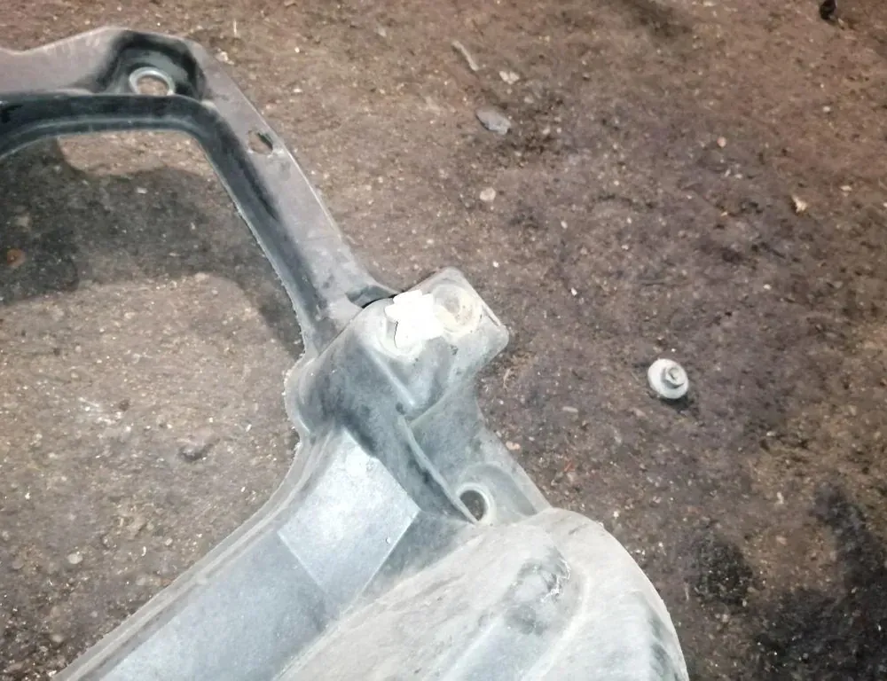 RENAULT Trafic 2 generation (2001-2015) Radiatoru kronšteini 33880387