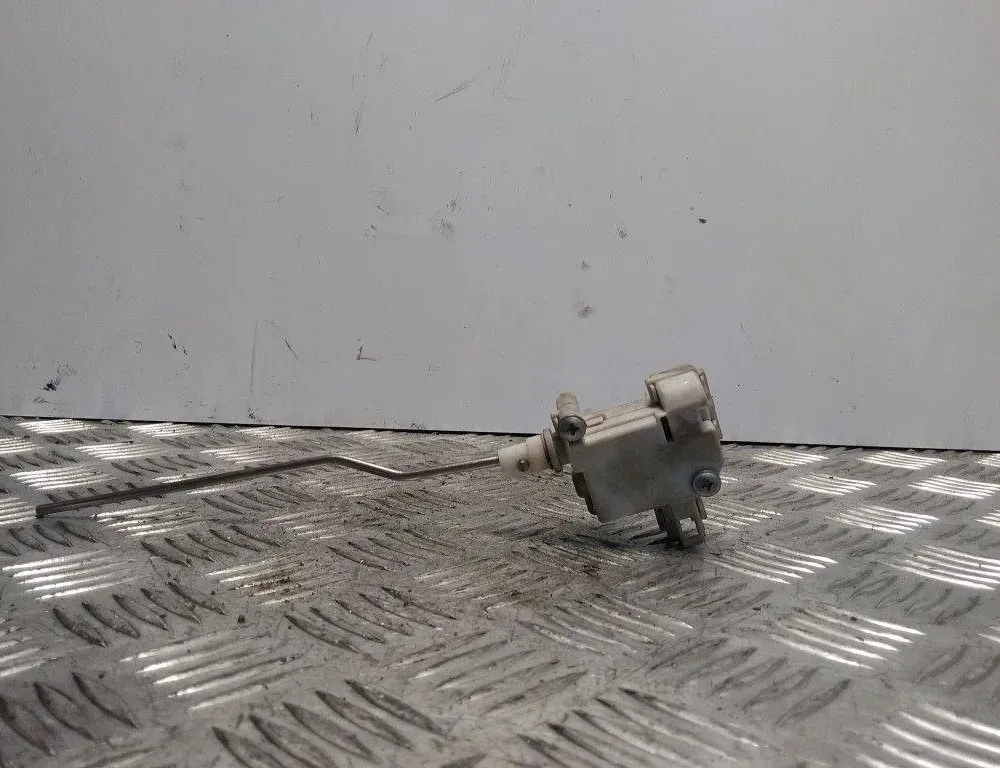 VOLKSWAGEN Golf 6 generation (2008-2015) Degvielas tvertnes vāciņa bloķēšana 5K6810773A 28404264