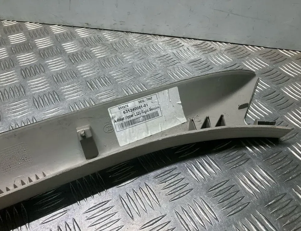 LAND ROVER Range Rover Sport 1 generation (2005-2013) Right A Pillar Trim 631240081 33502029