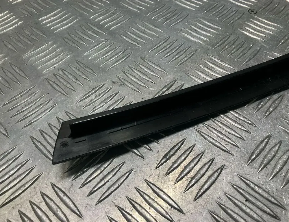 VOLVO XC40 1 generation (2017-2024) Rear Left Door Window Molding 31477934 33502163
