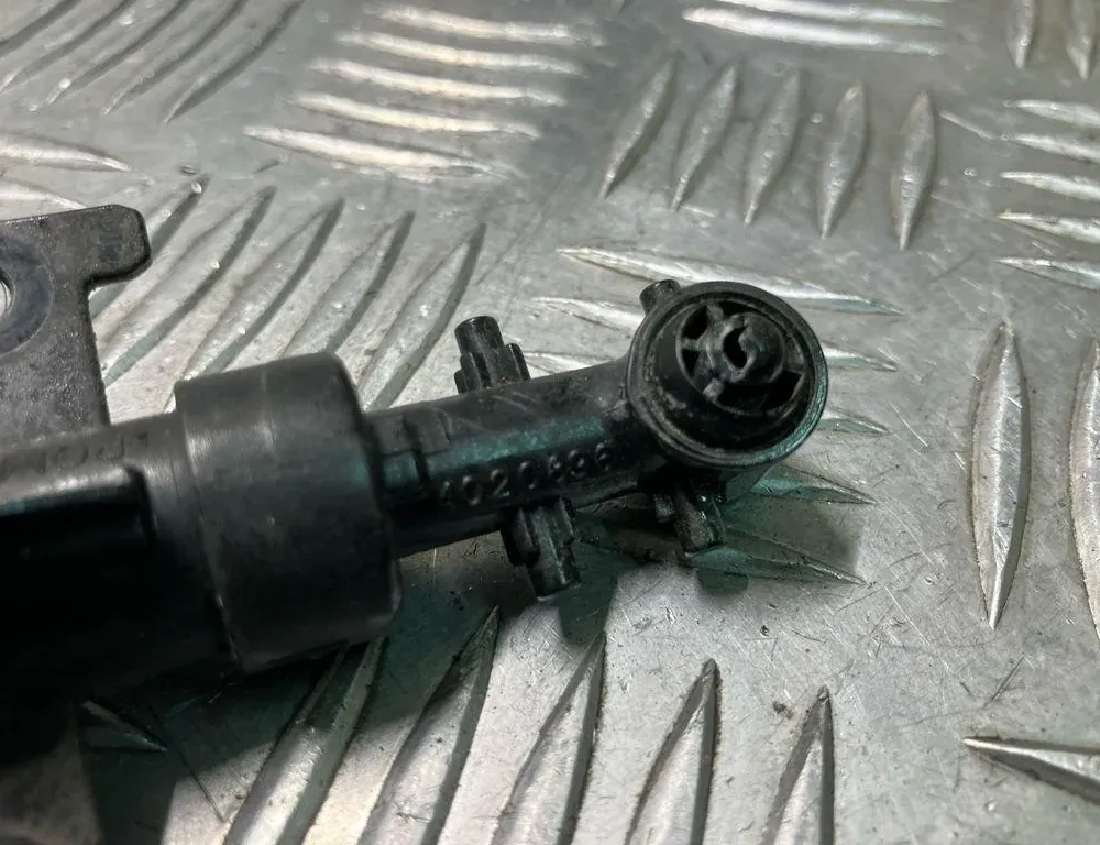 LAND ROVER Discovery Sport 1 generation (2014-2024) Right Side Headlight Washer FK7213L014AA 33545878