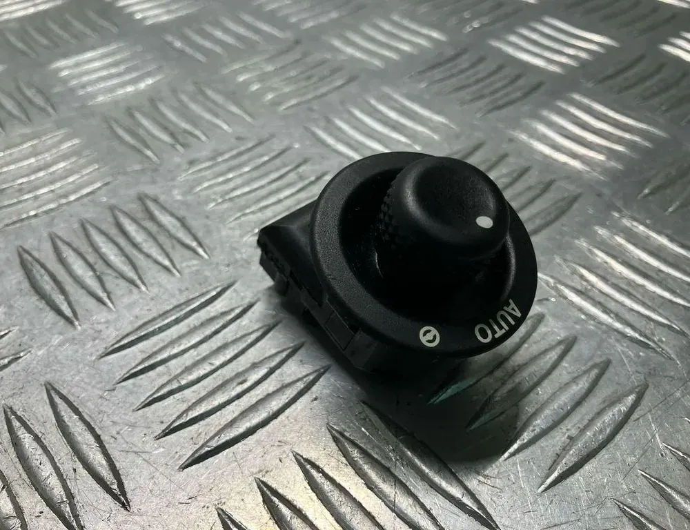 LAND ROVER Range Rover Sport 1 generation (2005-2013) Steering Wheel Adjustment Switch 03930376,XPB1500180 33545883