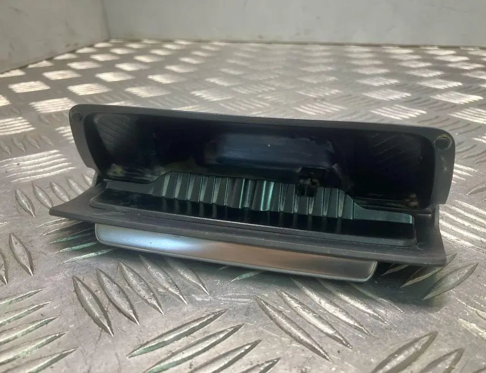 VOLVO XC40 1 generation (2017-2024) Пепельница 32130798 33595894