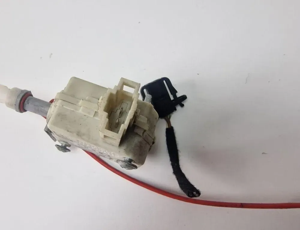 AUDI A8 D3/4E (2002-2010) Fuel Tank Cover Lock 4E0862150 31242647