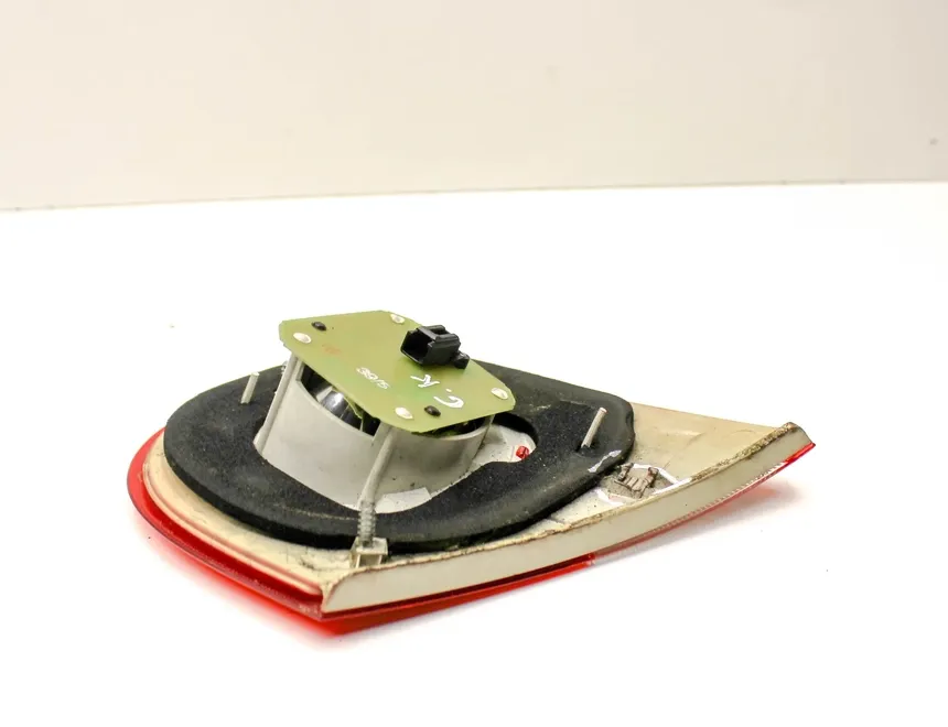 JAGUAR XK X150 (2005-2014) Фонарь крышки багажника левый 6W8315K273AC 33350630