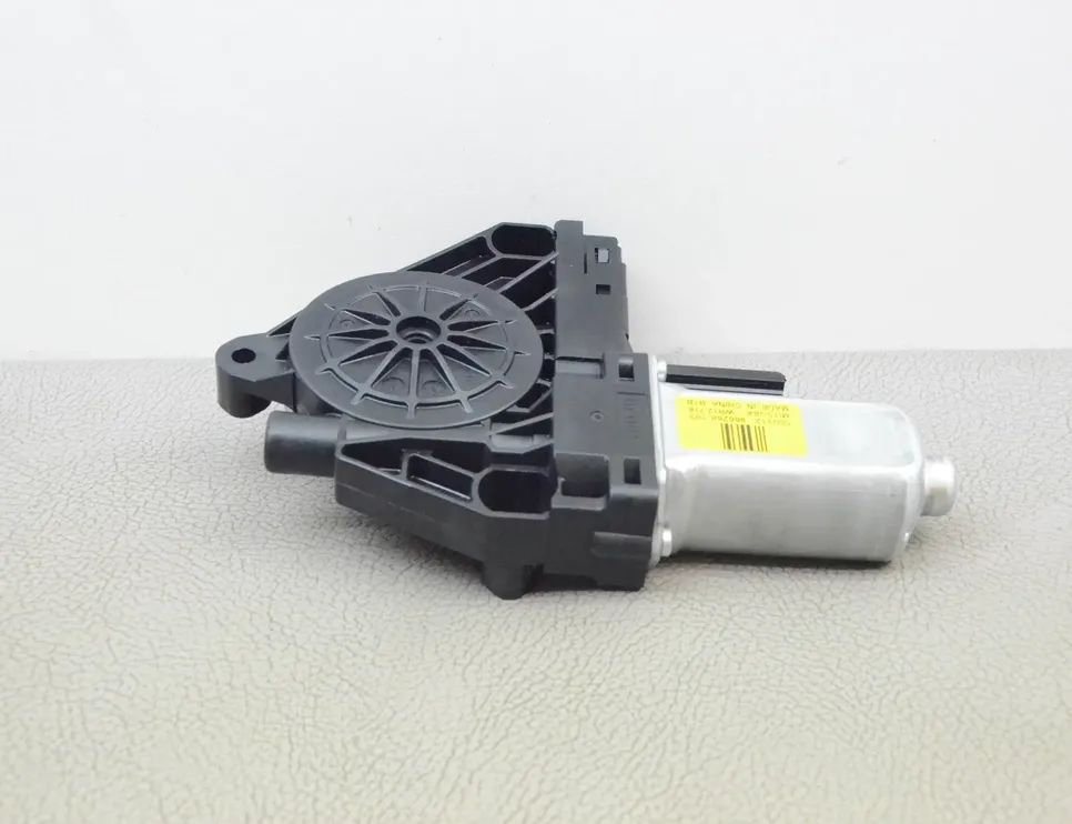 VOLVO V60 1 generation (2010-2020) Front Left Door Window Regulator Motor 966268 22932556