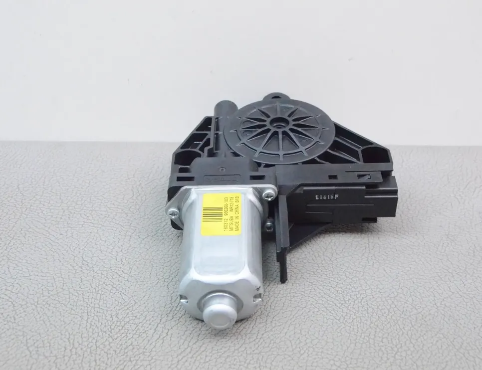 VOLVO V60 1 generation (2010-2020) Front Left Door Window Regulator Motor 966268 22932556