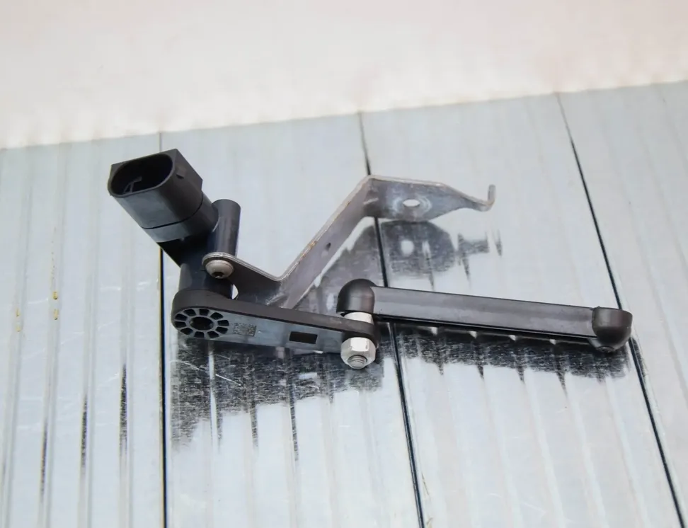 BMW 4 Series G22, G23, G26 (2020-2023) Датчик уровня высоты задний левый 6888955 31407584