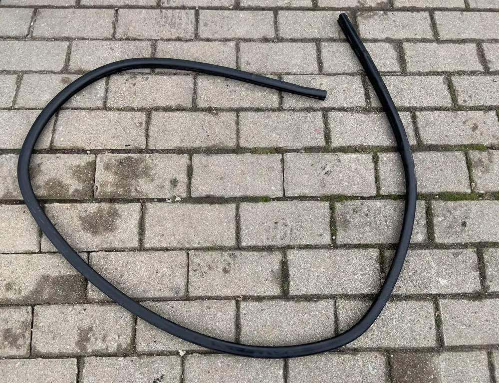 AUDI Q7 4L (2005-2015) Резина моторного отсека 4L0823731 33775295